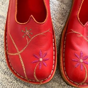 Camper late 90s vintage rare embroidered ballerina flats with red leather